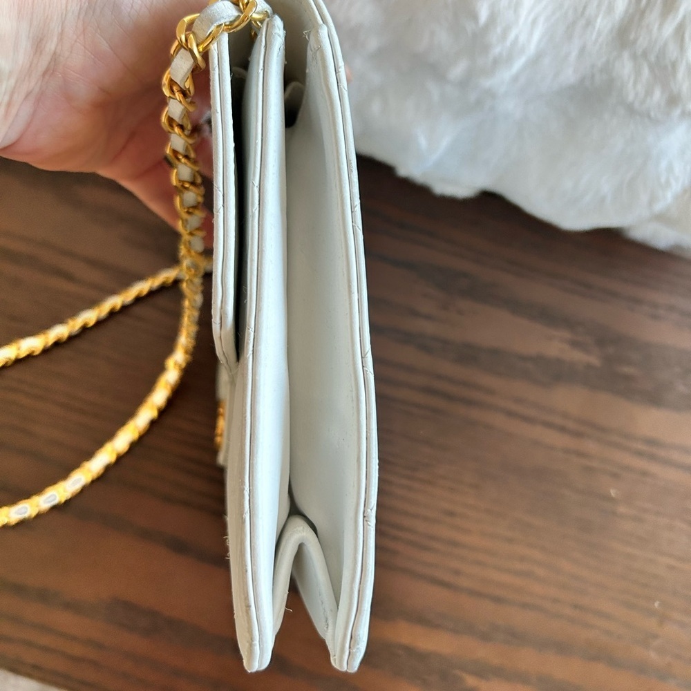 Vintage Chanel Single Flap - Picture 4 of 13